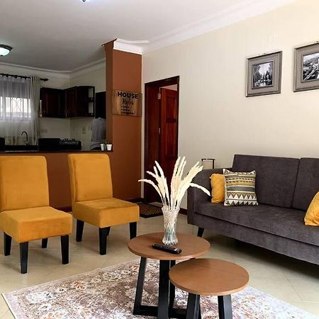 Cozy 2-Bedroom Apartment Within City Limits. كامبالا المظهر الخارجي الصورة