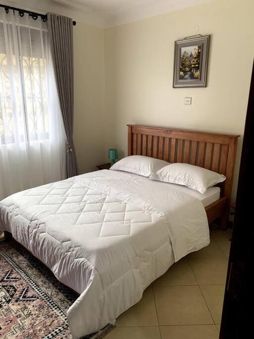 Cozy 2-Bedroom Apartment Within City Limits. كامبالا المظهر الخارجي الصورة