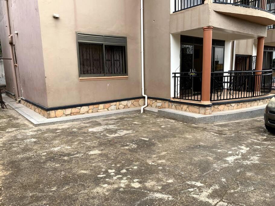 Cozy 2-Bedroom Apartment Within City Limits. كامبالا المظهر الخارجي الصورة
