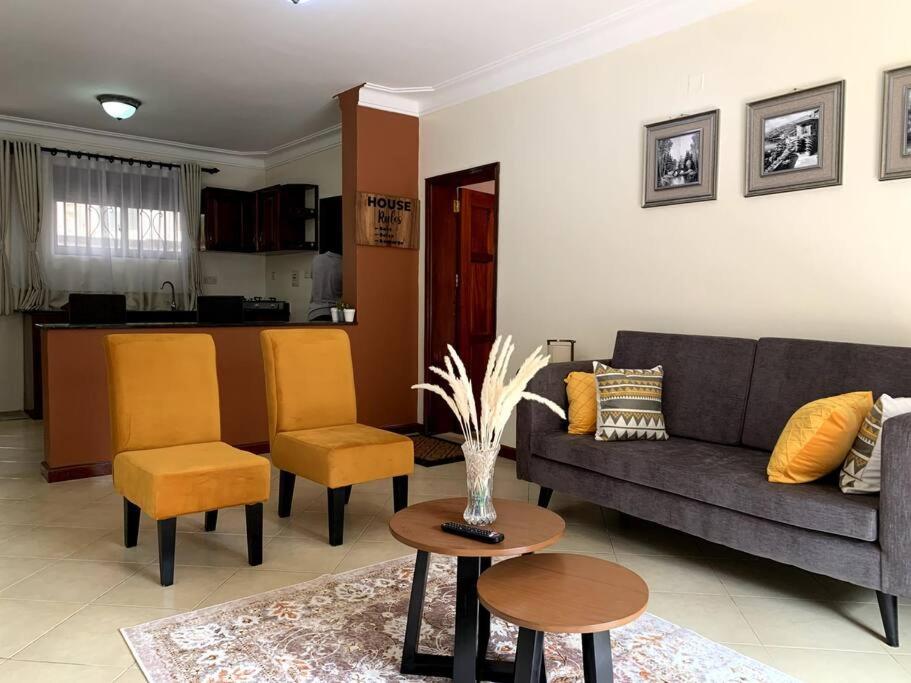 Cozy 2-Bedroom Apartment Within City Limits. كامبالا المظهر الخارجي الصورة