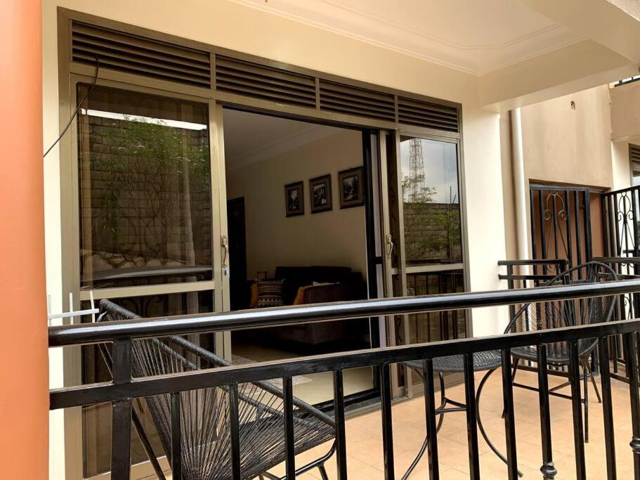 Cozy 2-Bedroom Apartment Within City Limits. كامبالا المظهر الخارجي الصورة