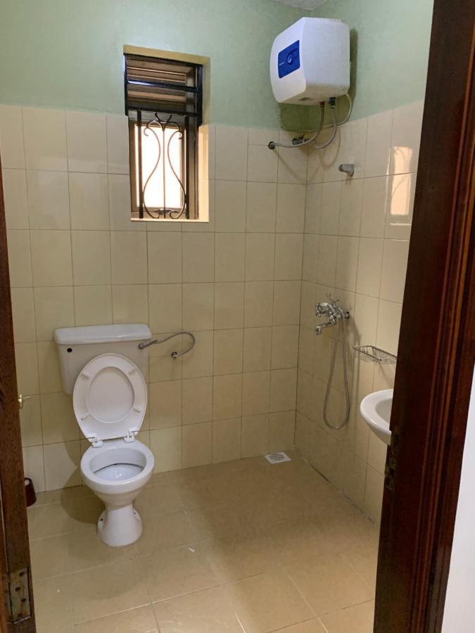 Cozy 2-Bedroom Apartment Within City Limits. كامبالا المظهر الخارجي الصورة
